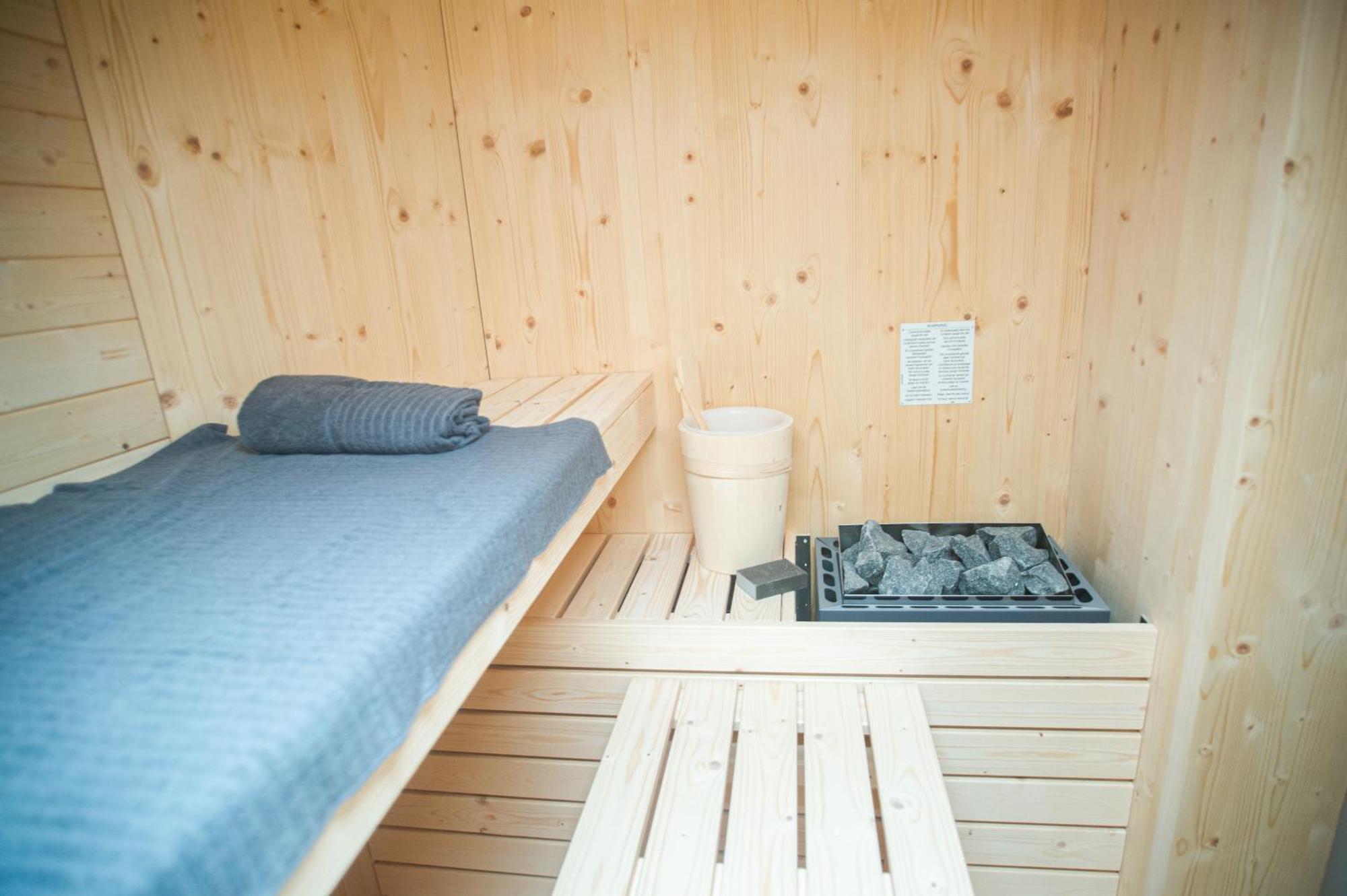 Apartment Varanini Luxury Double Bedroom Two And Sauna Milan